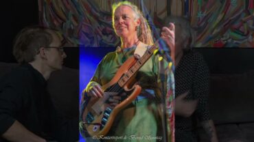 Edda B  auf Dodos Couch  – Künstlerinnen Portrait